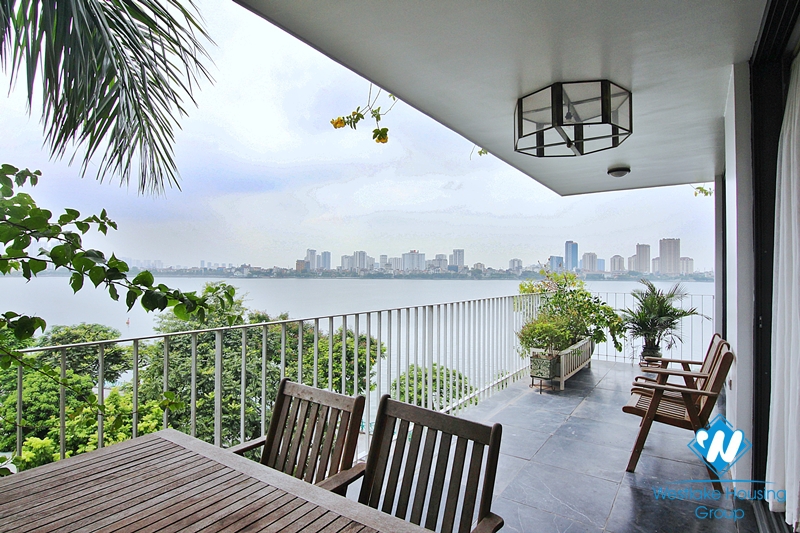 Spacious 3-bedroom apartment with lake view in Ho Tay